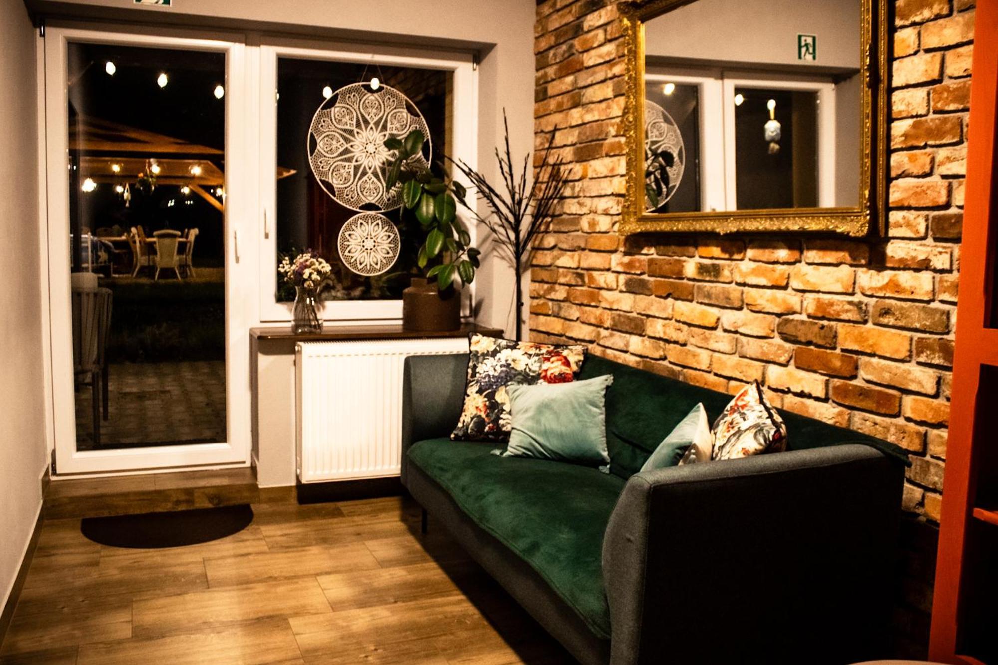 Uroczysko Olesnica Bed & Breakfast Chodziez Ngoại thất bức ảnh